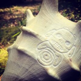 Conch carving Taino bat styling (Maquetaurie Guyaba)